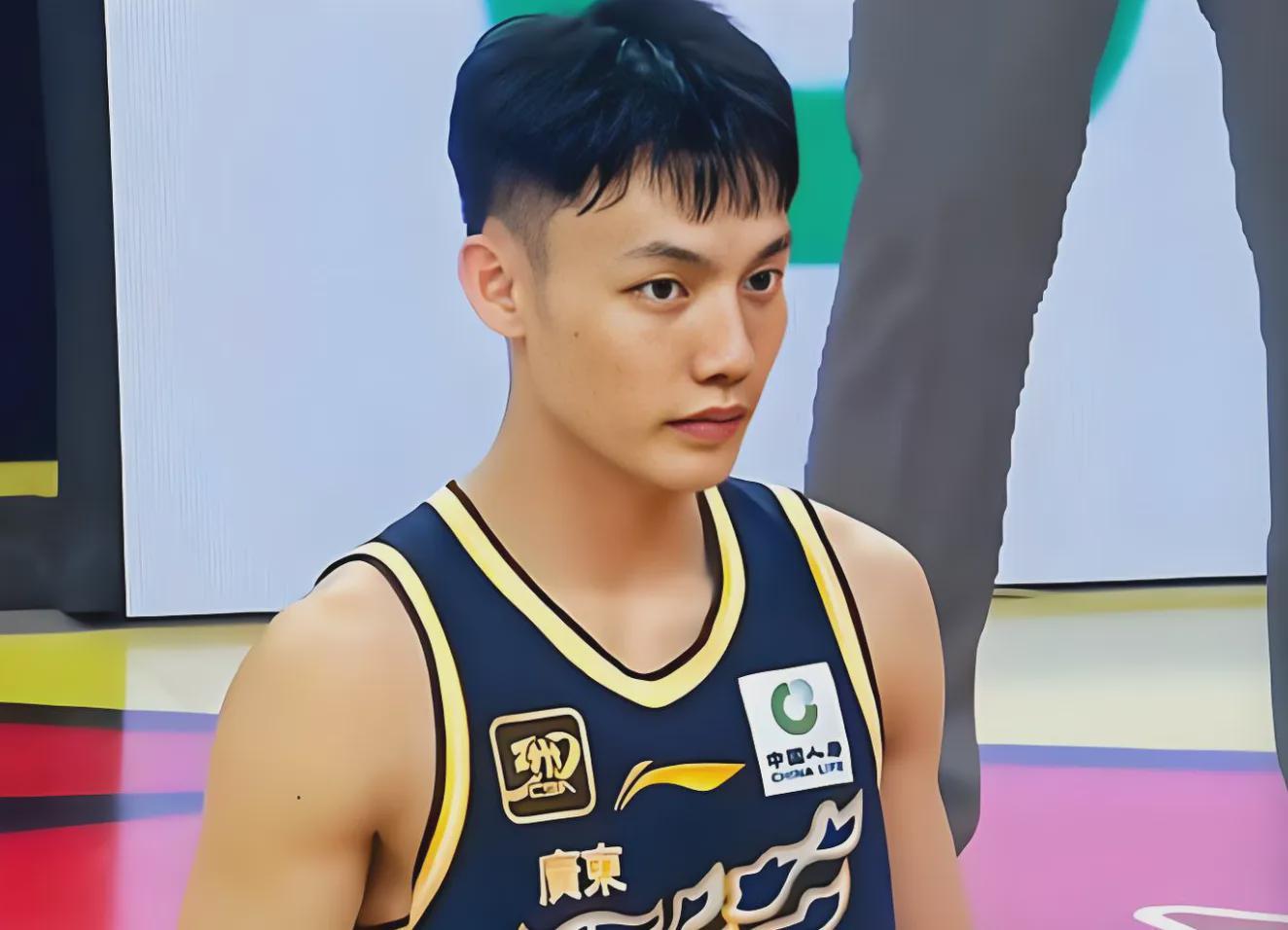 102-54！广东又赢了，最大功臣诞生！杜锋2大败笔，数据一清二楚